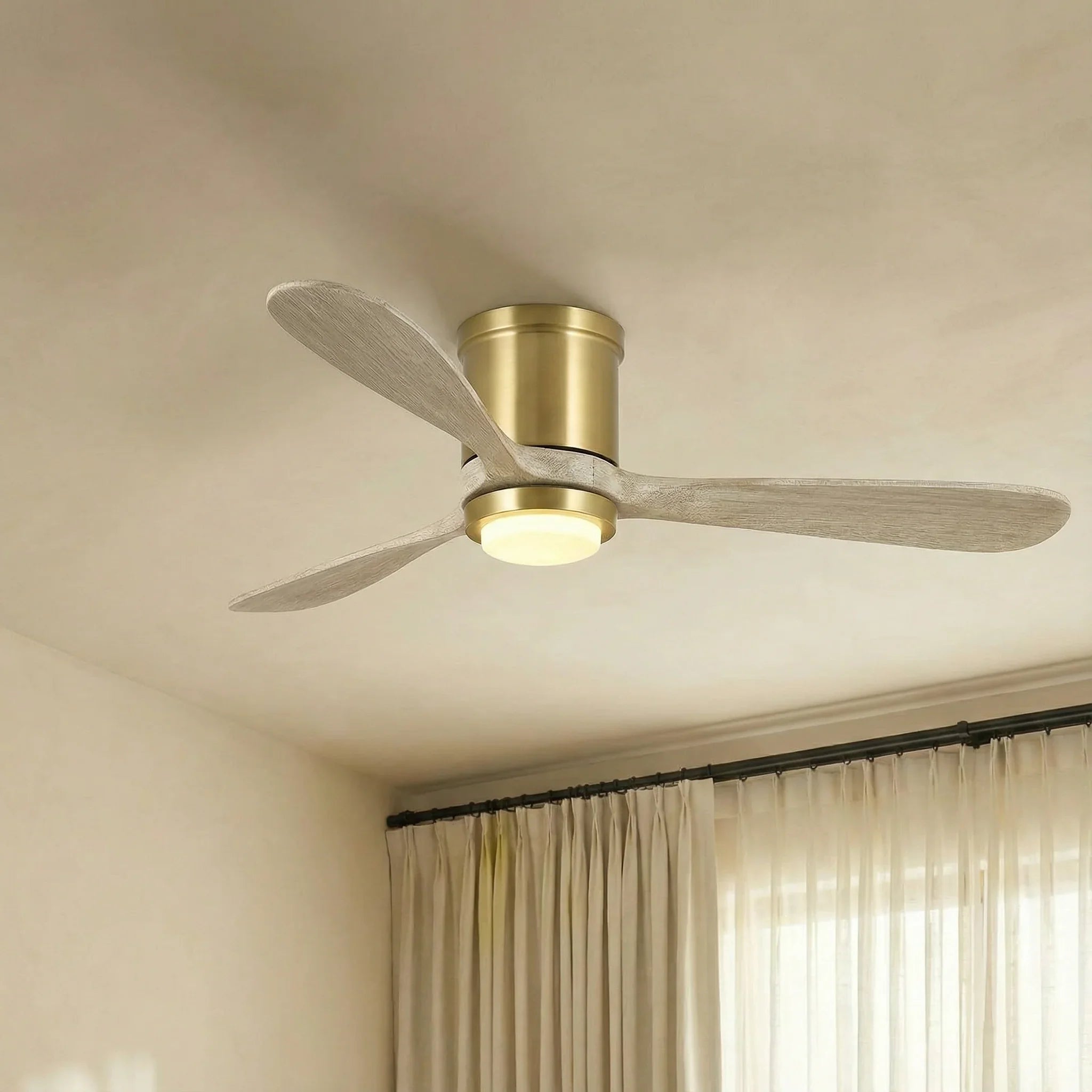 Ventilador de techo reversible Mayna moderno de 52" con iluminación LED y control remoto