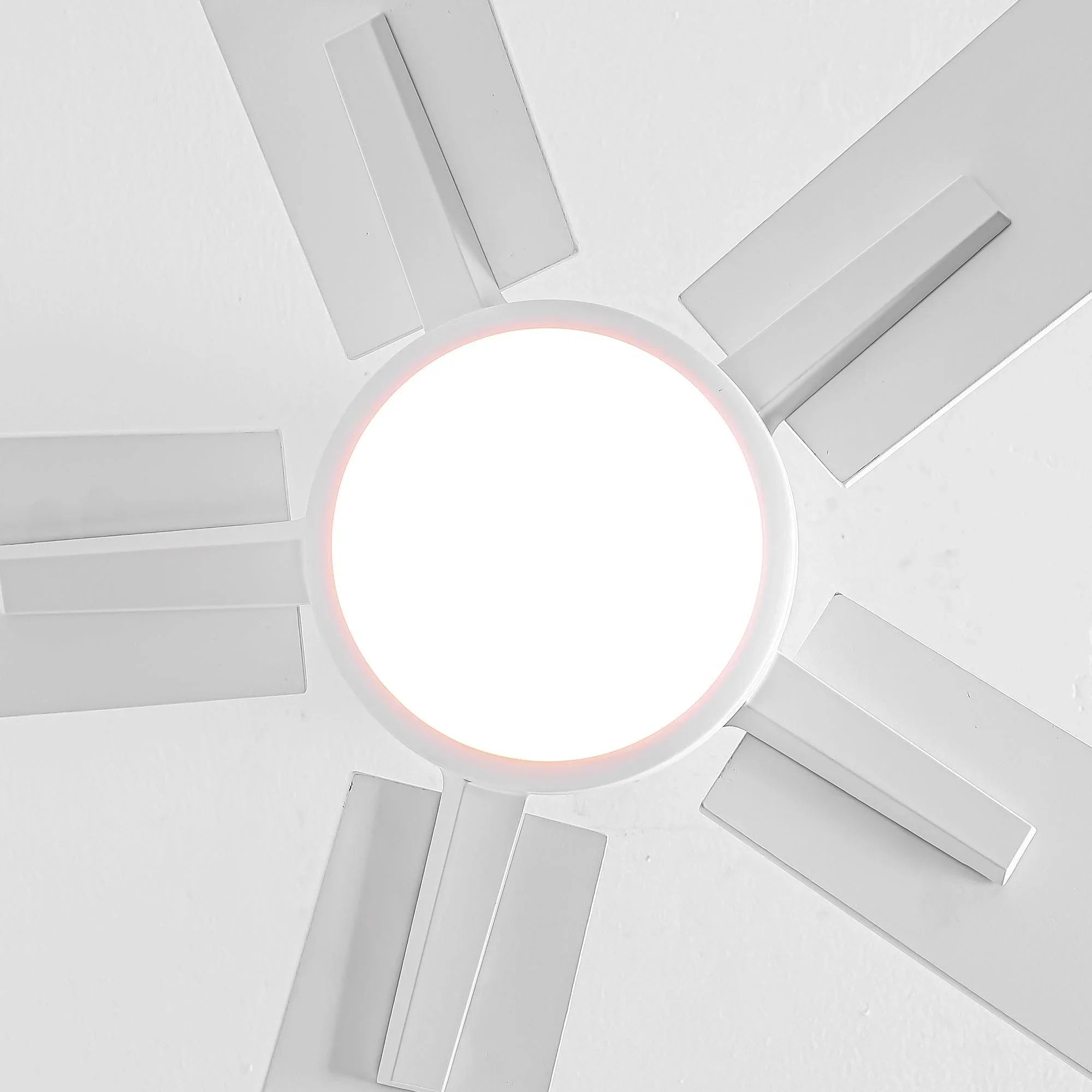 Ventilador de techo moderno de 48" con motor de CC y 5 aspas, con montaje en varilla