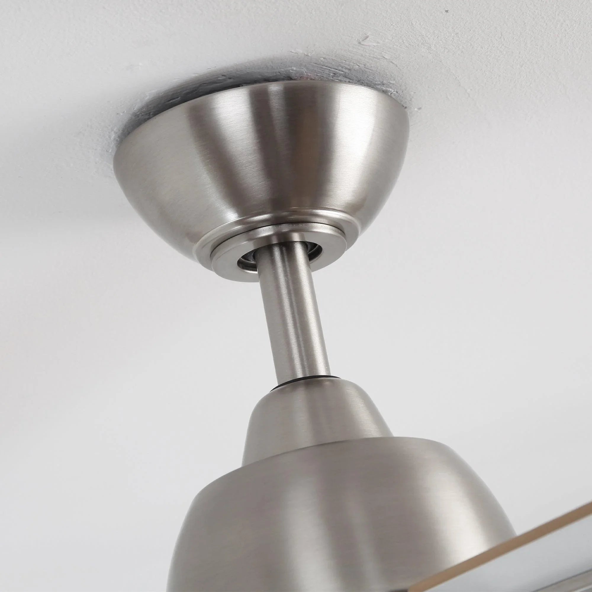 Ventilador de techo reversible Linden de 48" con motor de CC, montaje en varilla, iluminación y control remoto