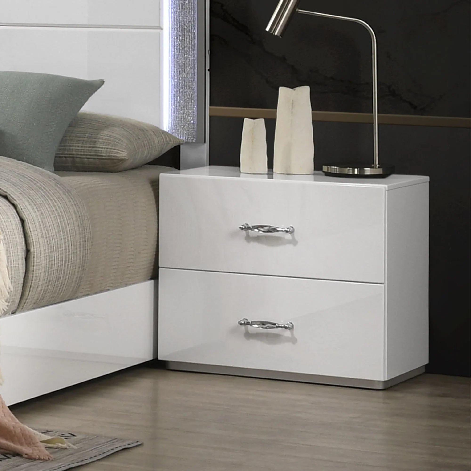 Mesa auxiliar de 40,6 cm en gris estilo granja con puerta estilo granero y estante abierto de Furniture of America