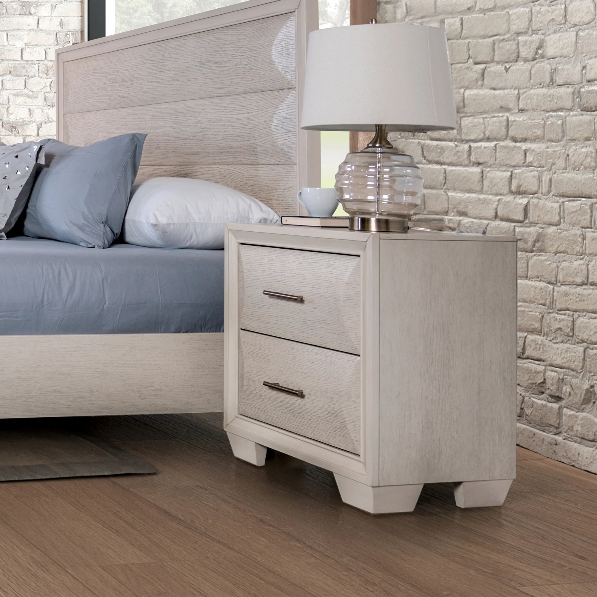 Hinwitz Transitional Solid Wood 2-Drawer Nightstand