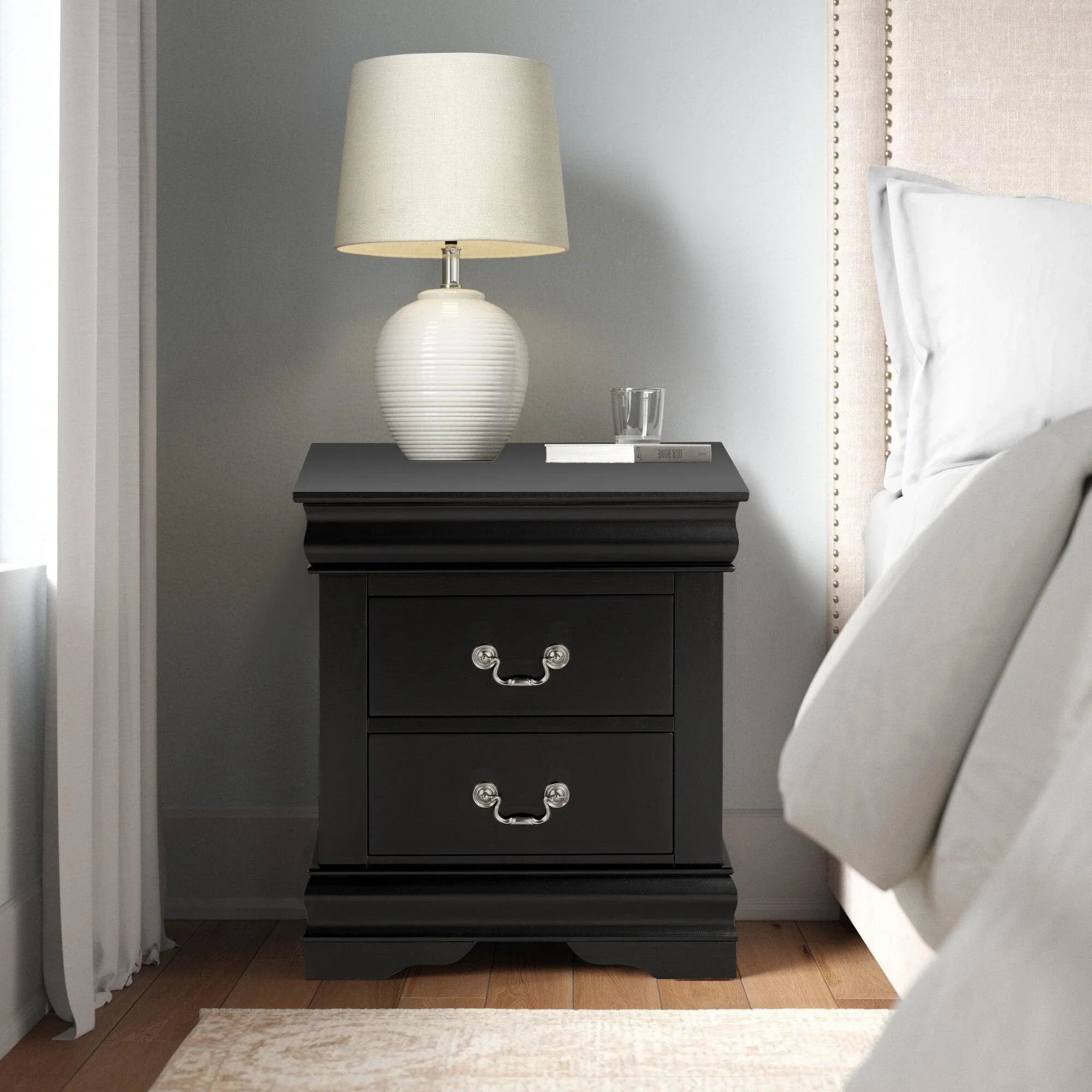 Mesita de noche Louis Philippe de Furniture of America