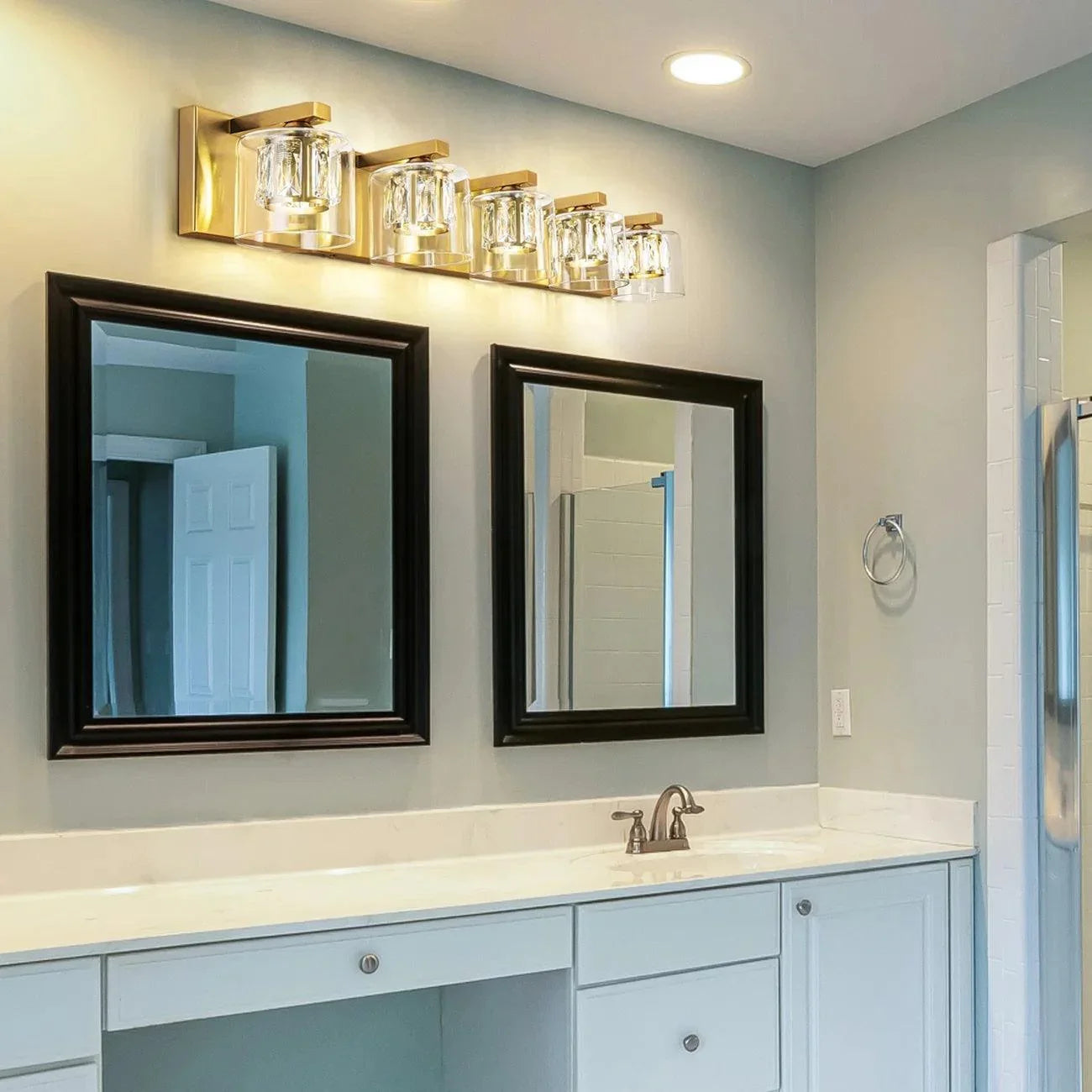 Lámpara de tocador de baño moderna Kolt de 5 luces