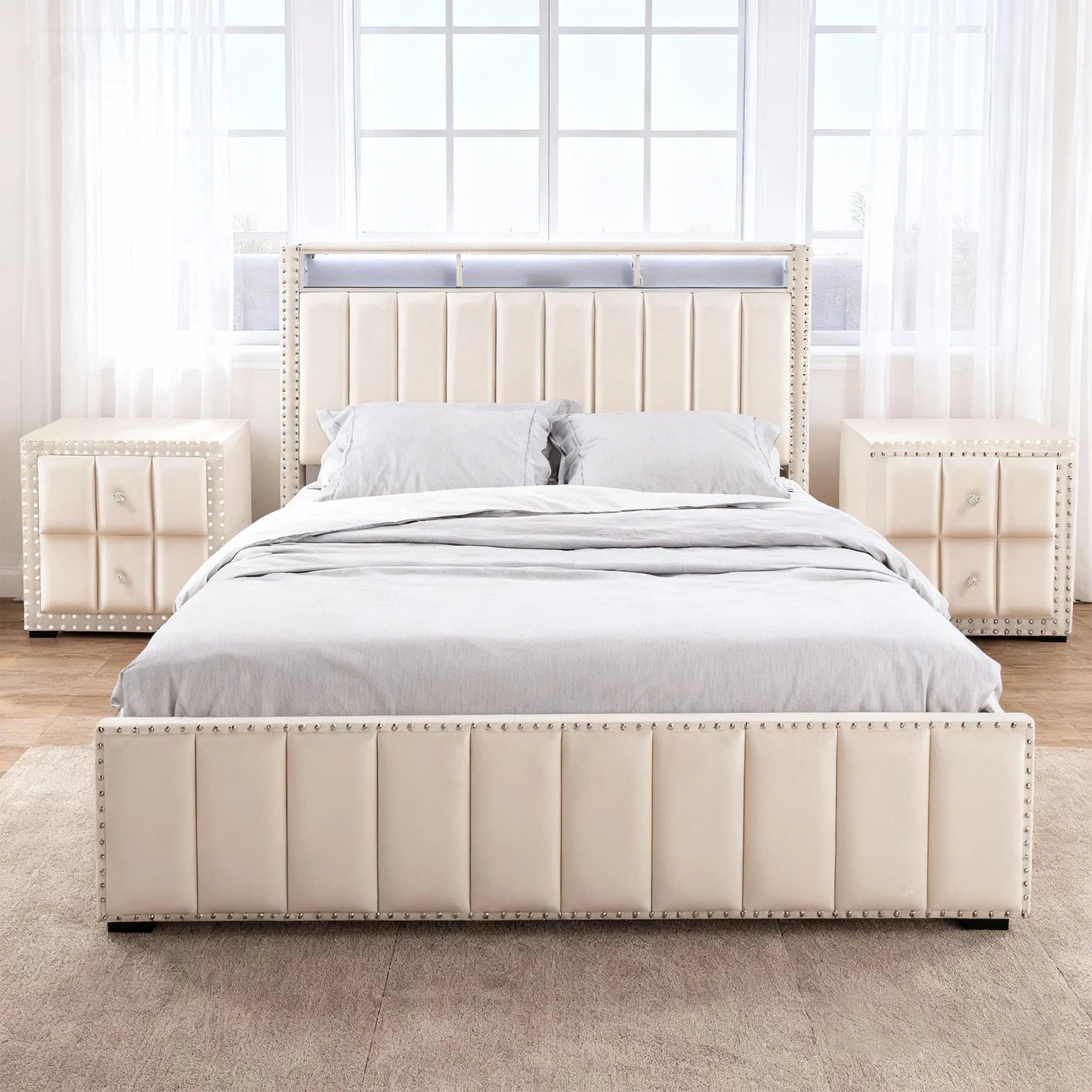 Cama de plataforma beige con elegante diseño capitoné, mueble de dormitorio duradero con soporte de listones de madera, sin necesidad de somier.