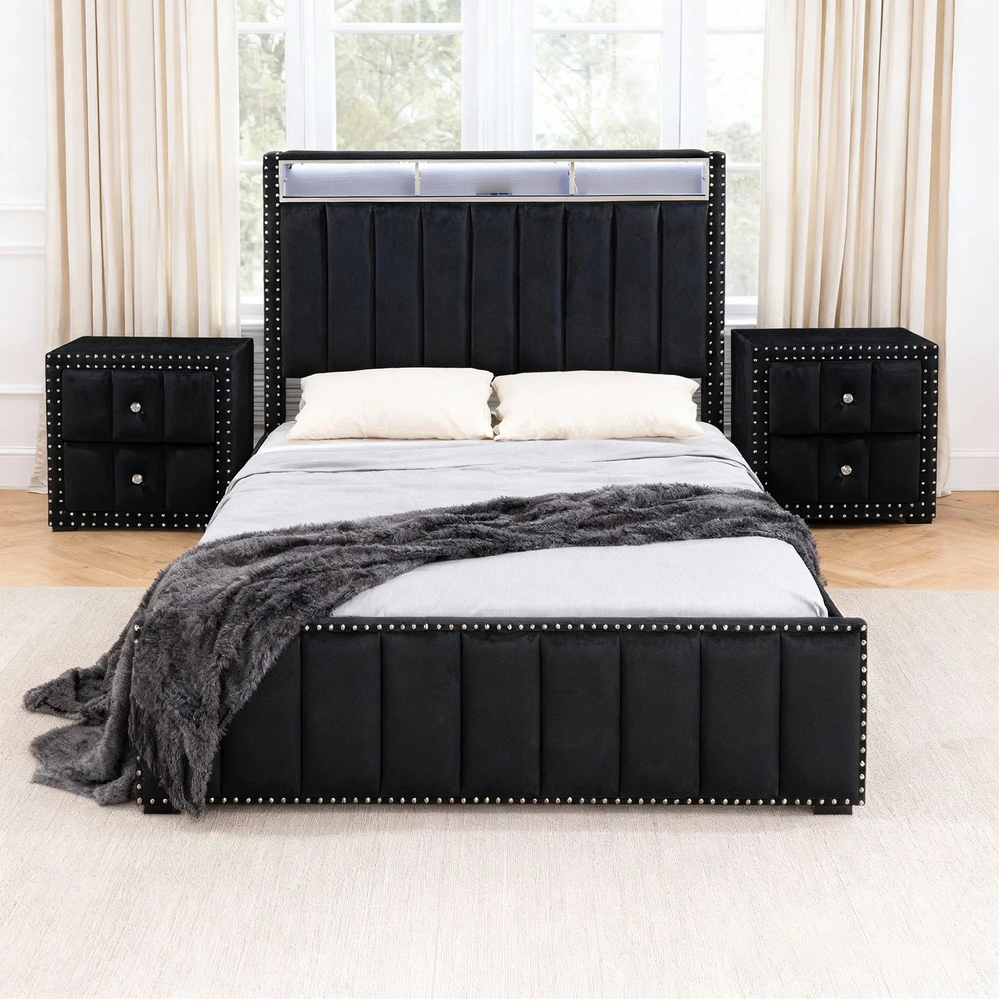 Cama de plataforma beige con elegante diseño capitoné, mueble de dormitorio duradero con soporte de listones de madera, sin necesidad de somier.