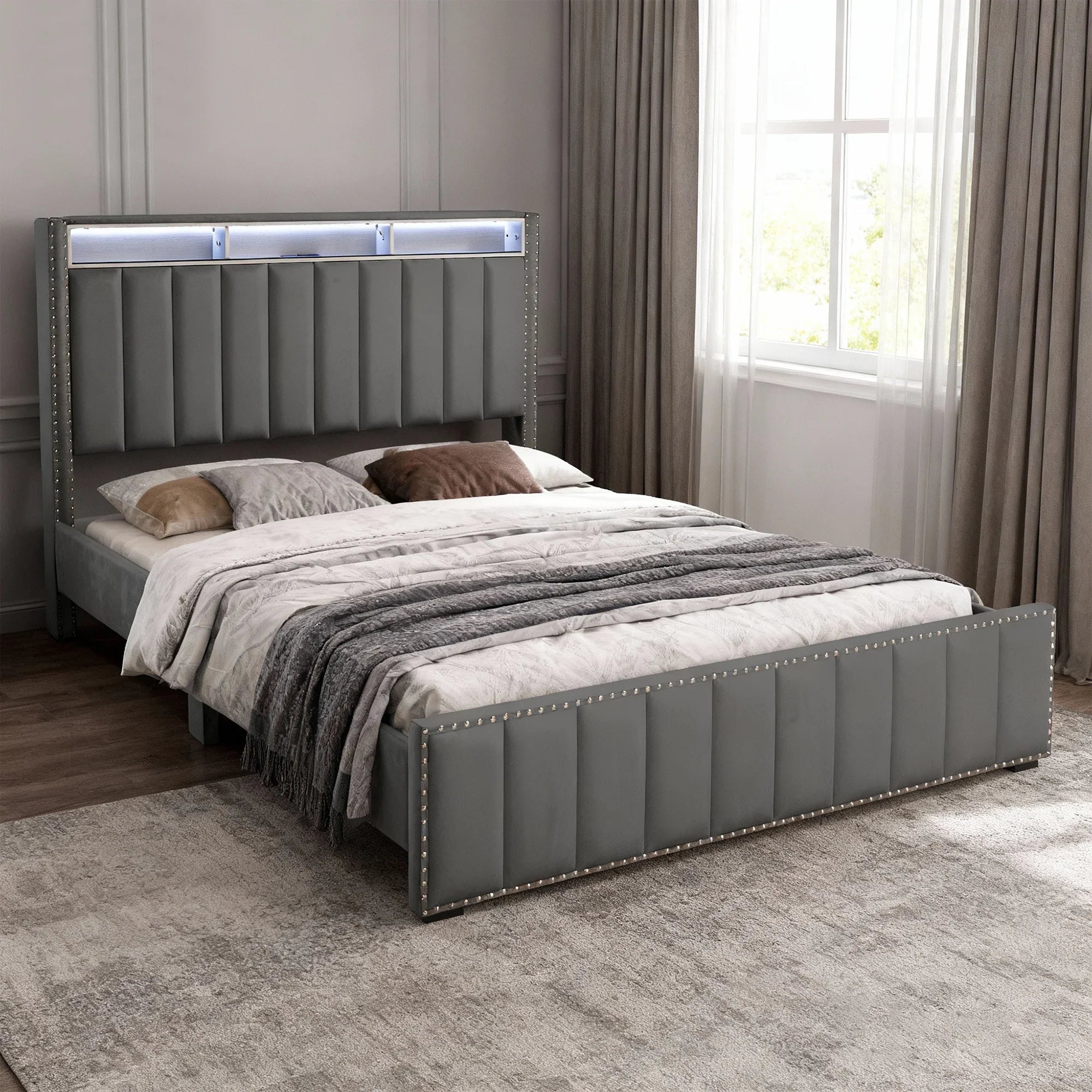 Cama de plataforma beige con elegante diseño capitoné, mueble de dormitorio duradero con soporte de listones de madera, sin necesidad de somier.