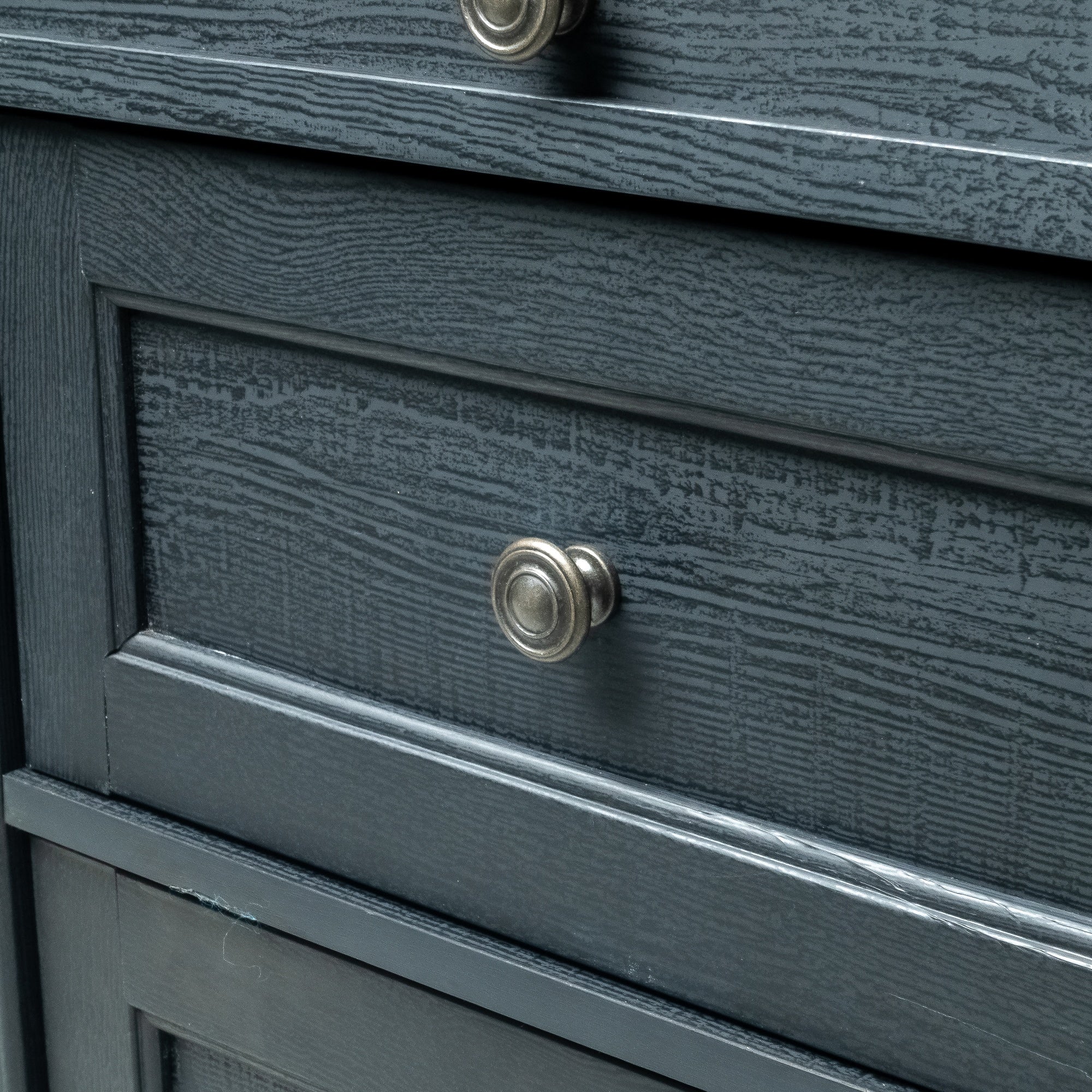 Mesa auxiliar de 40,6 cm en gris estilo granja con puerta estilo granero y estante abierto de Furniture of America
