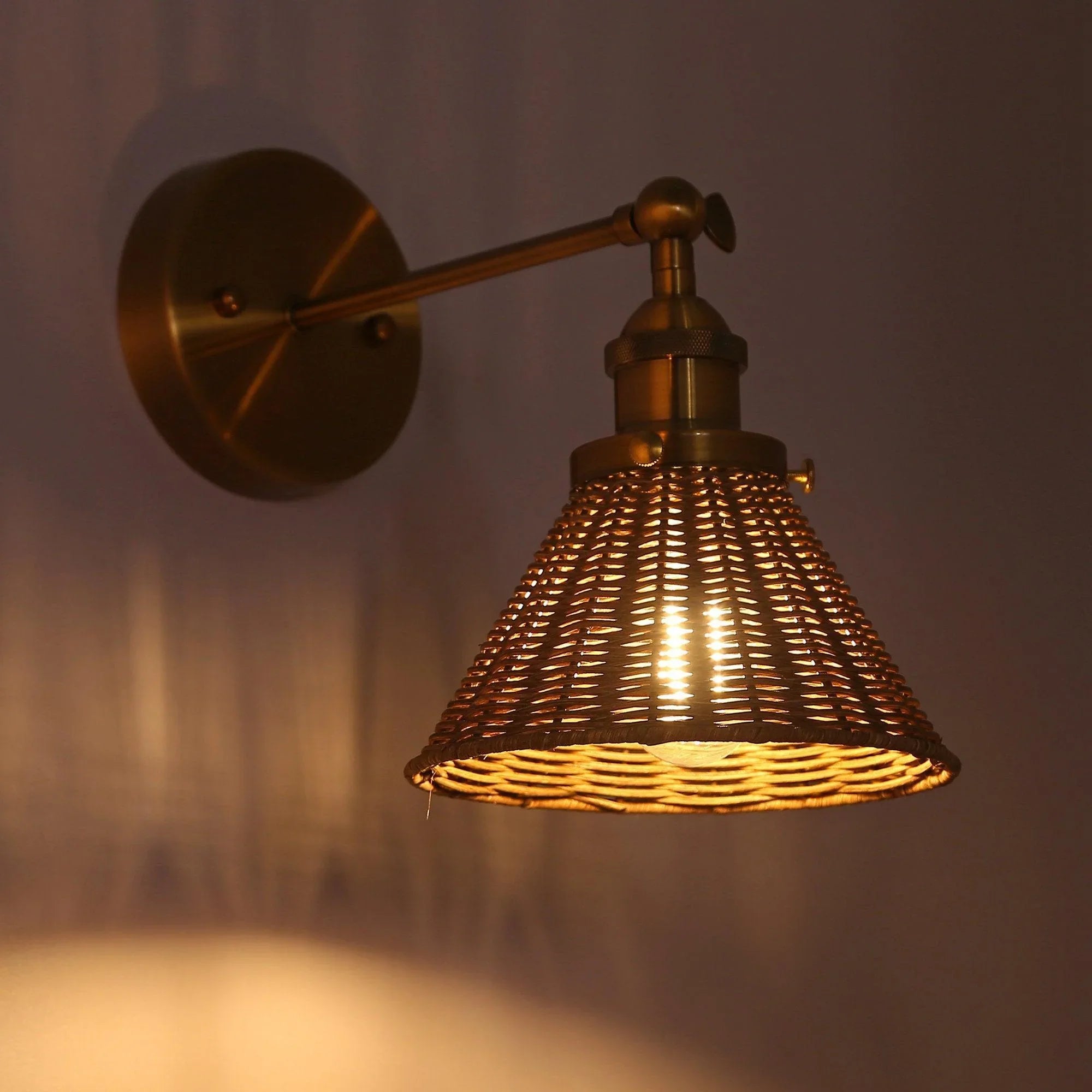 Traditional 1-Light Golden Wall Light - ParrotUncle