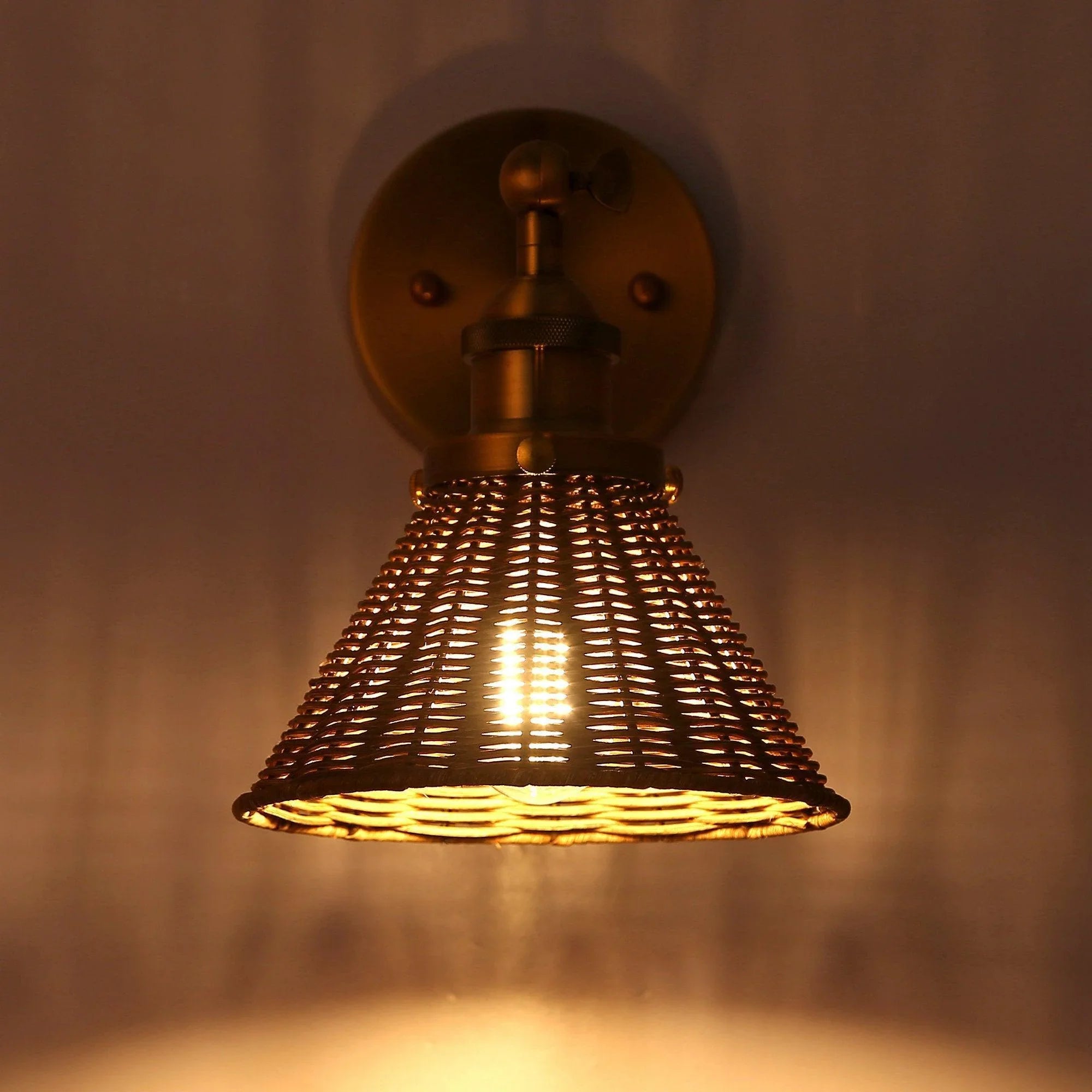 Traditional 1-Light Golden Wall Light - ParrotUncle