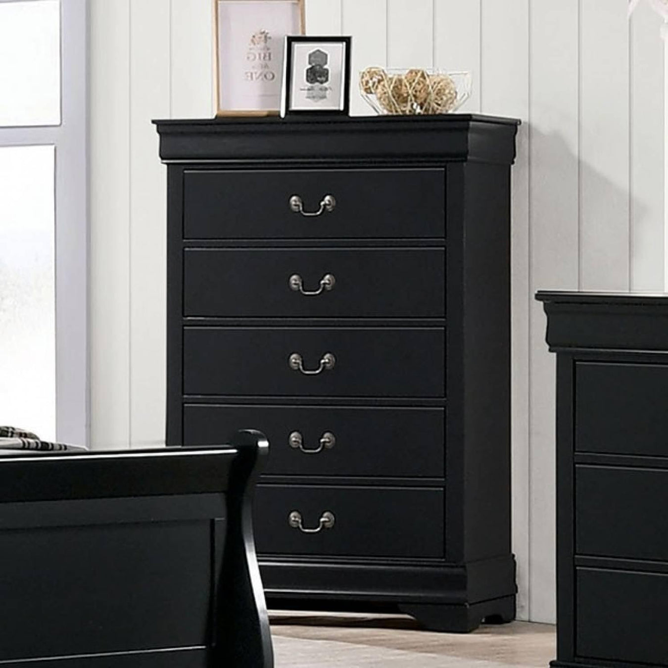 Dressers & Chests