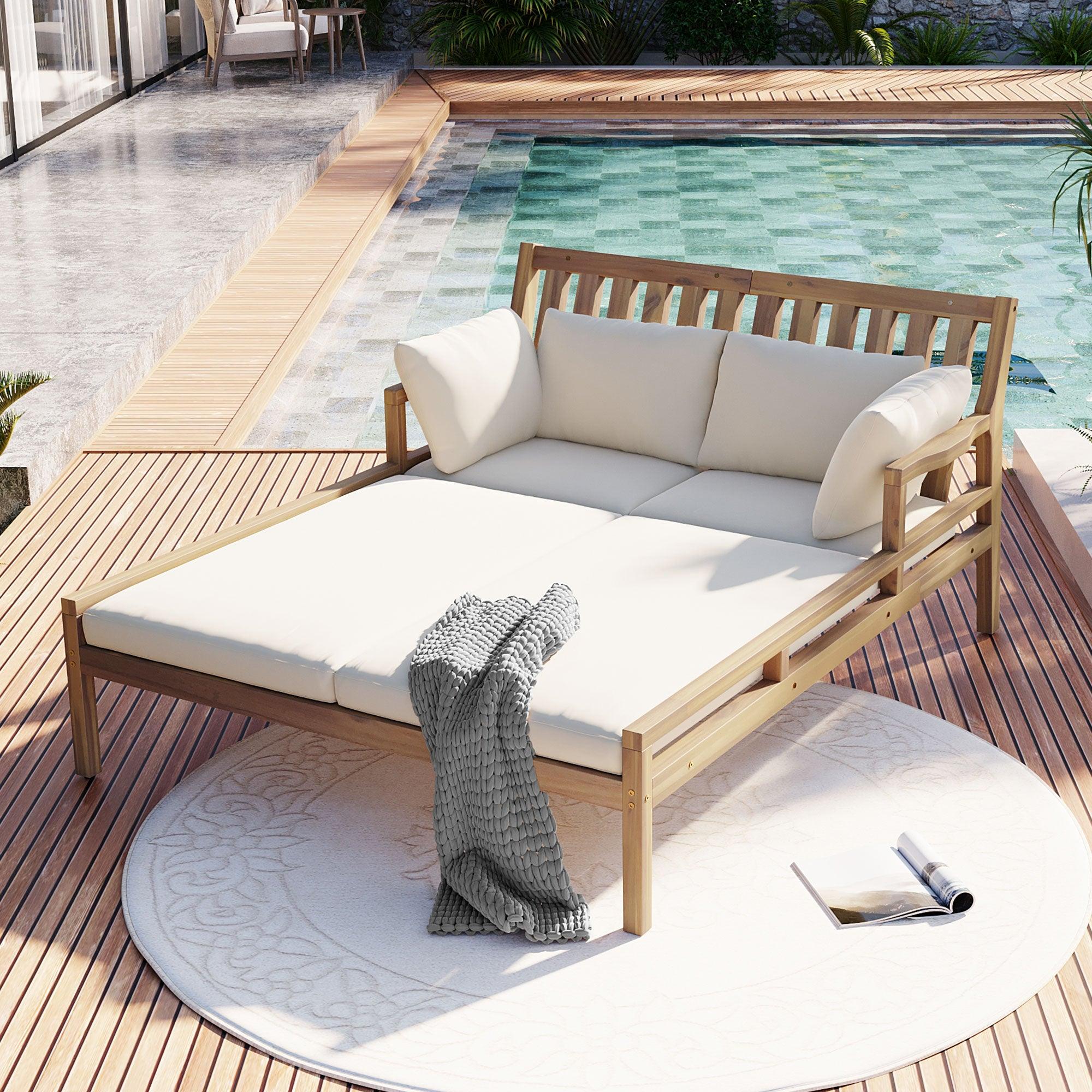 Cama de día para exterior, cama de día para patio con cuatro almohadas, cama de madera para exterior con reposabrazos curvos para piscina, patio y jardín.