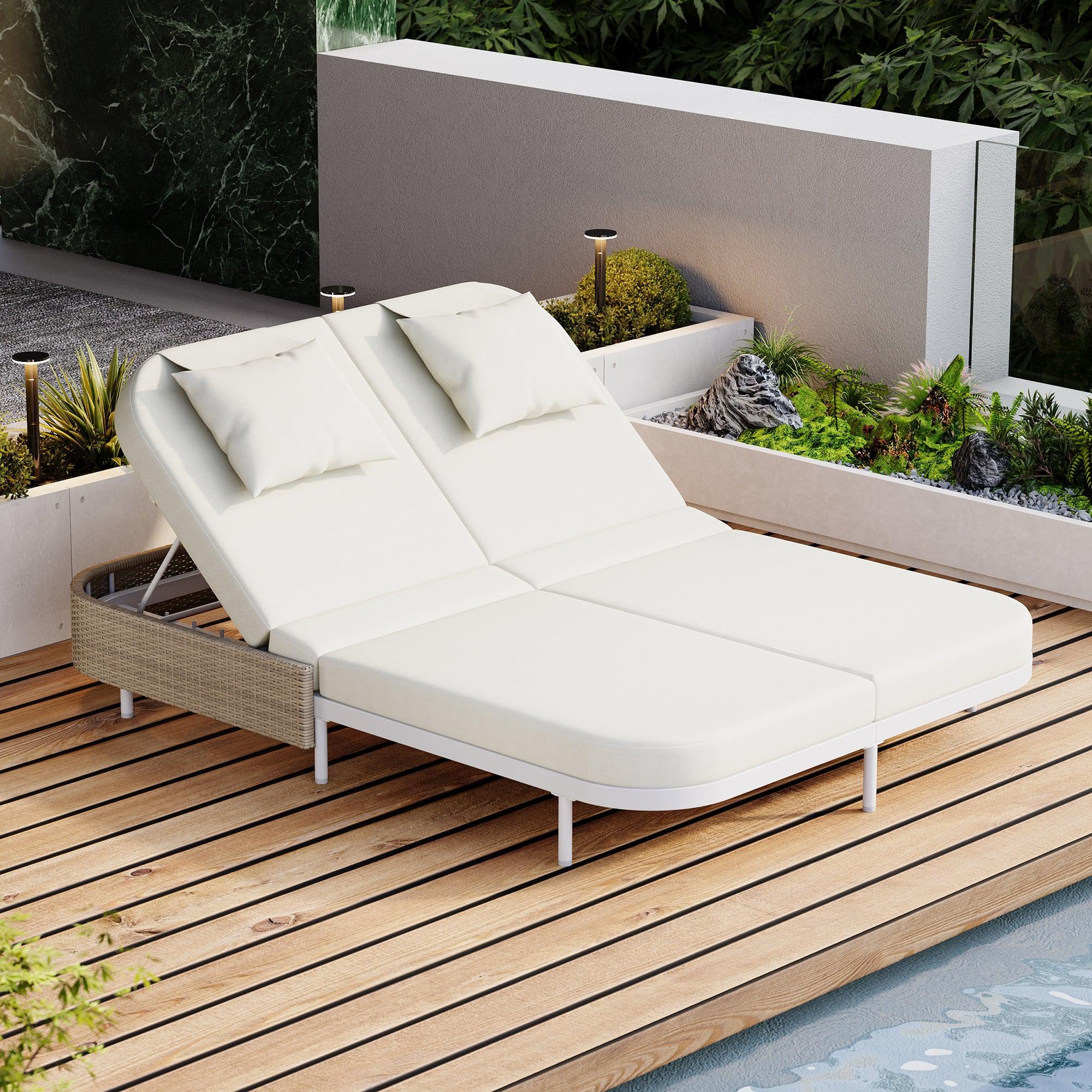Tumbona de exterior de ratán con respaldo ajustable en 5 posiciones y cojines y almohadas extraíbles para jardín, patio y piscina.