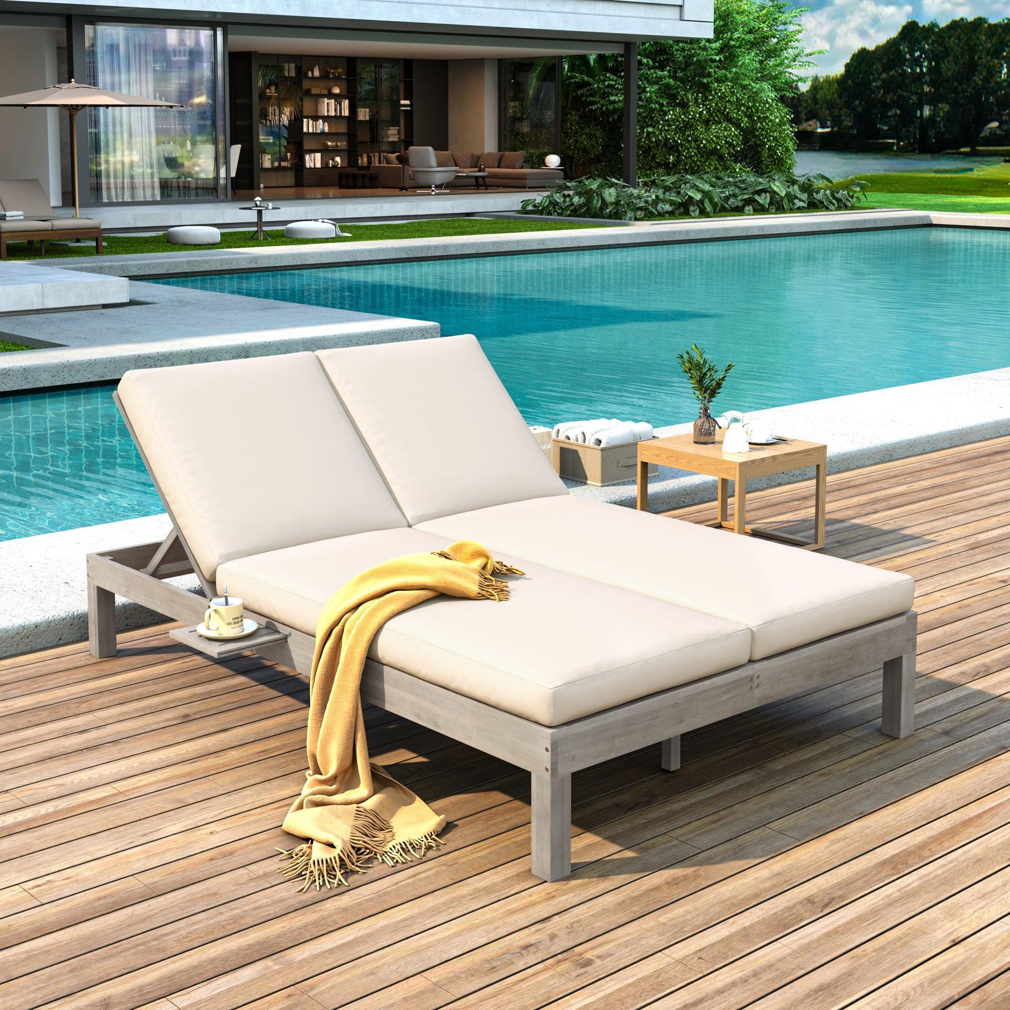 Chaise longue de exterior con respaldo ajustable en 5 posiciones, cojín y bandejas laterales plegables para 2 personas, ideal para jardín junto a la piscina.