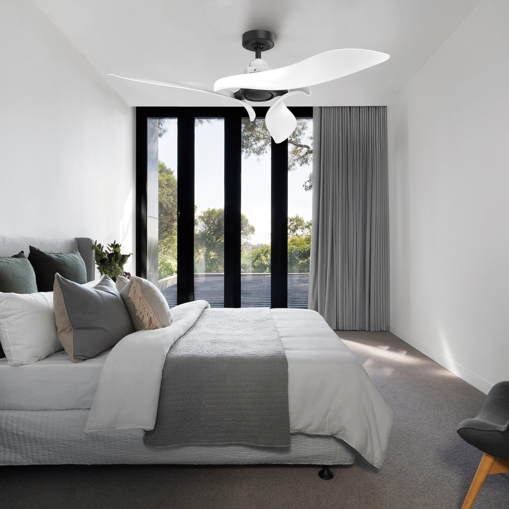 Ventilador de techo negro de 54