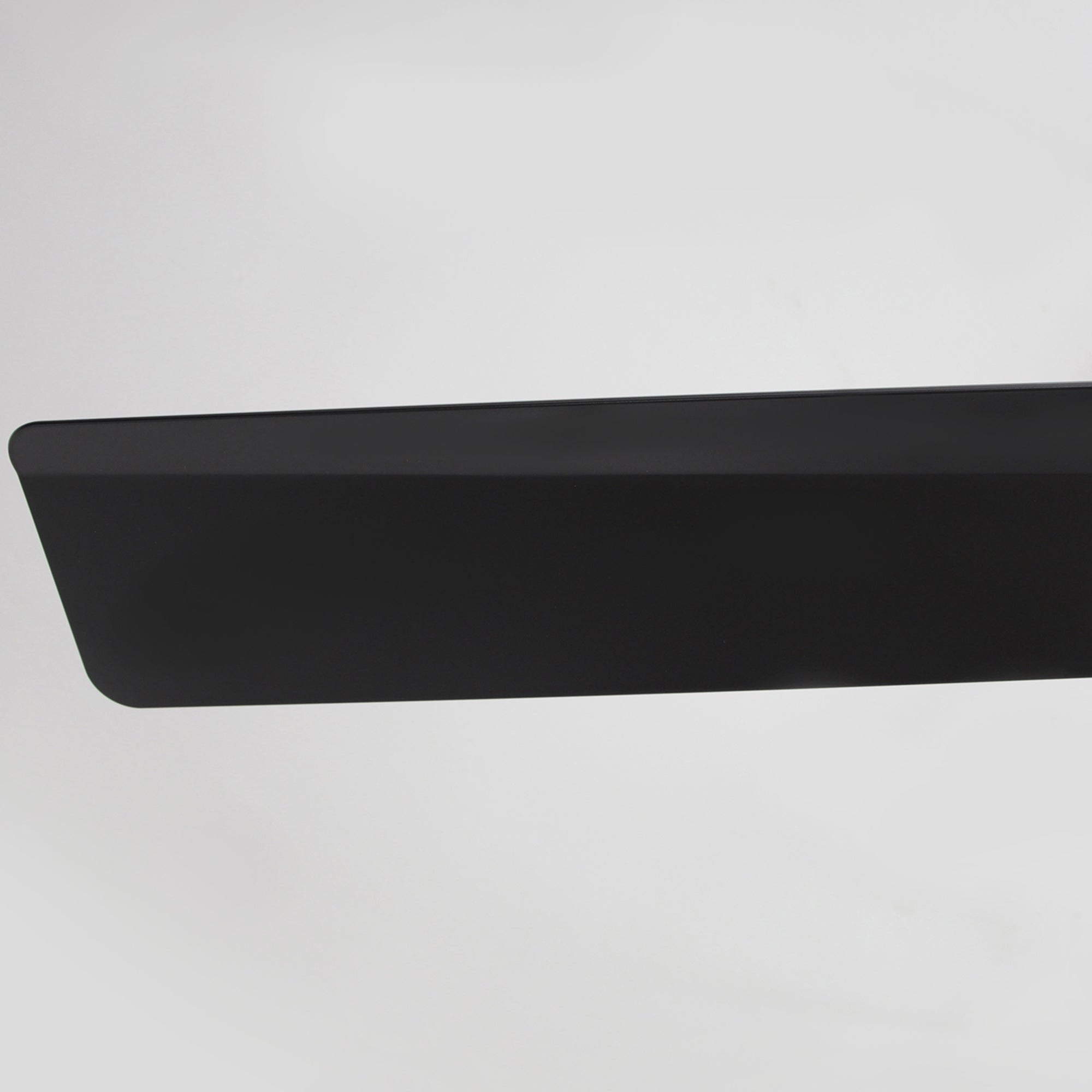 Ventilador de techo Rhine de 42 pulgadas para interiores y exteriores, resistente al agua, IP65, color negro, con luz LED y práctico gancho para colgar.