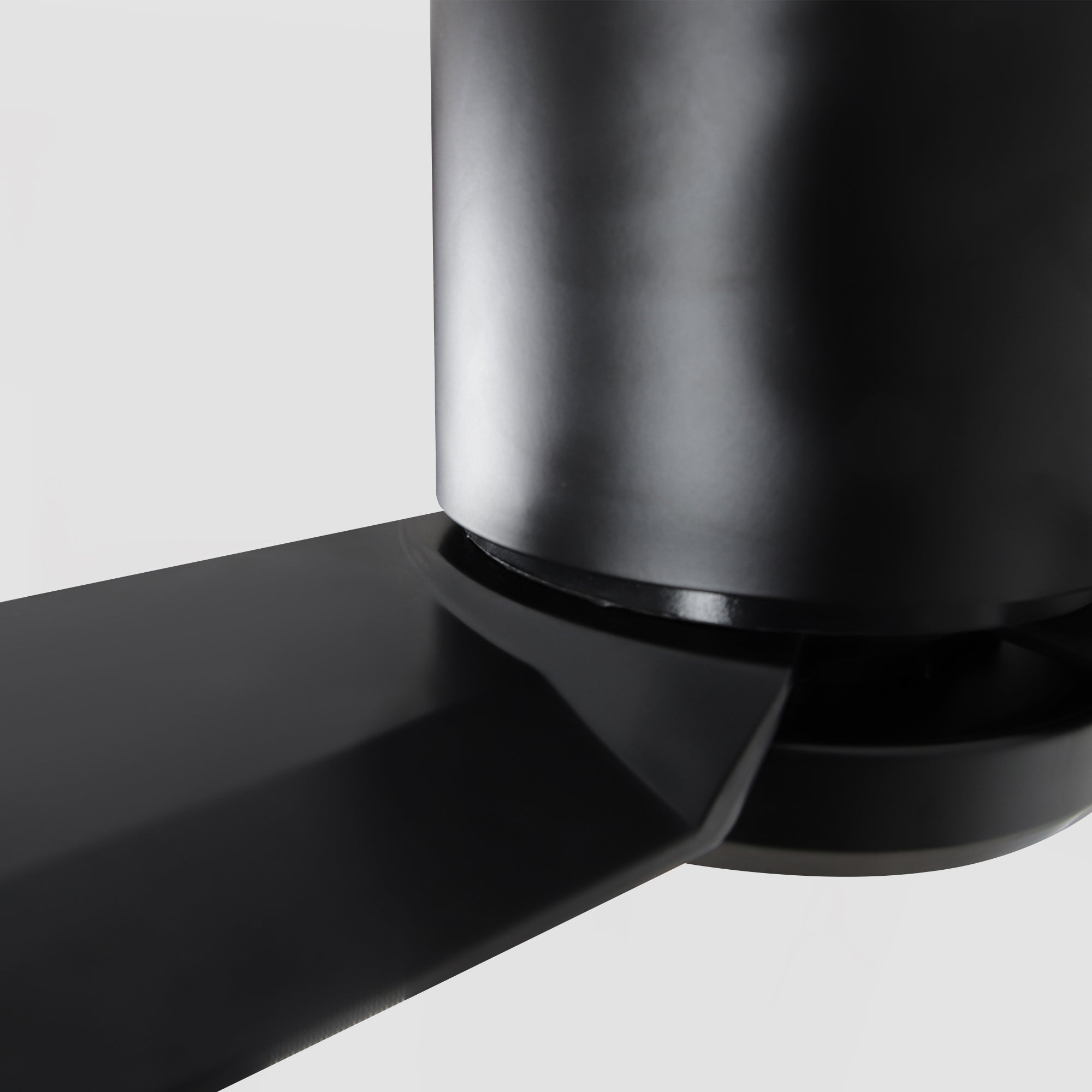 Ventilador de techo Rhine de 42 pulgadas para interiores y exteriores, resistente al agua, IP65, color negro, con luz LED y práctico gancho para colgar.