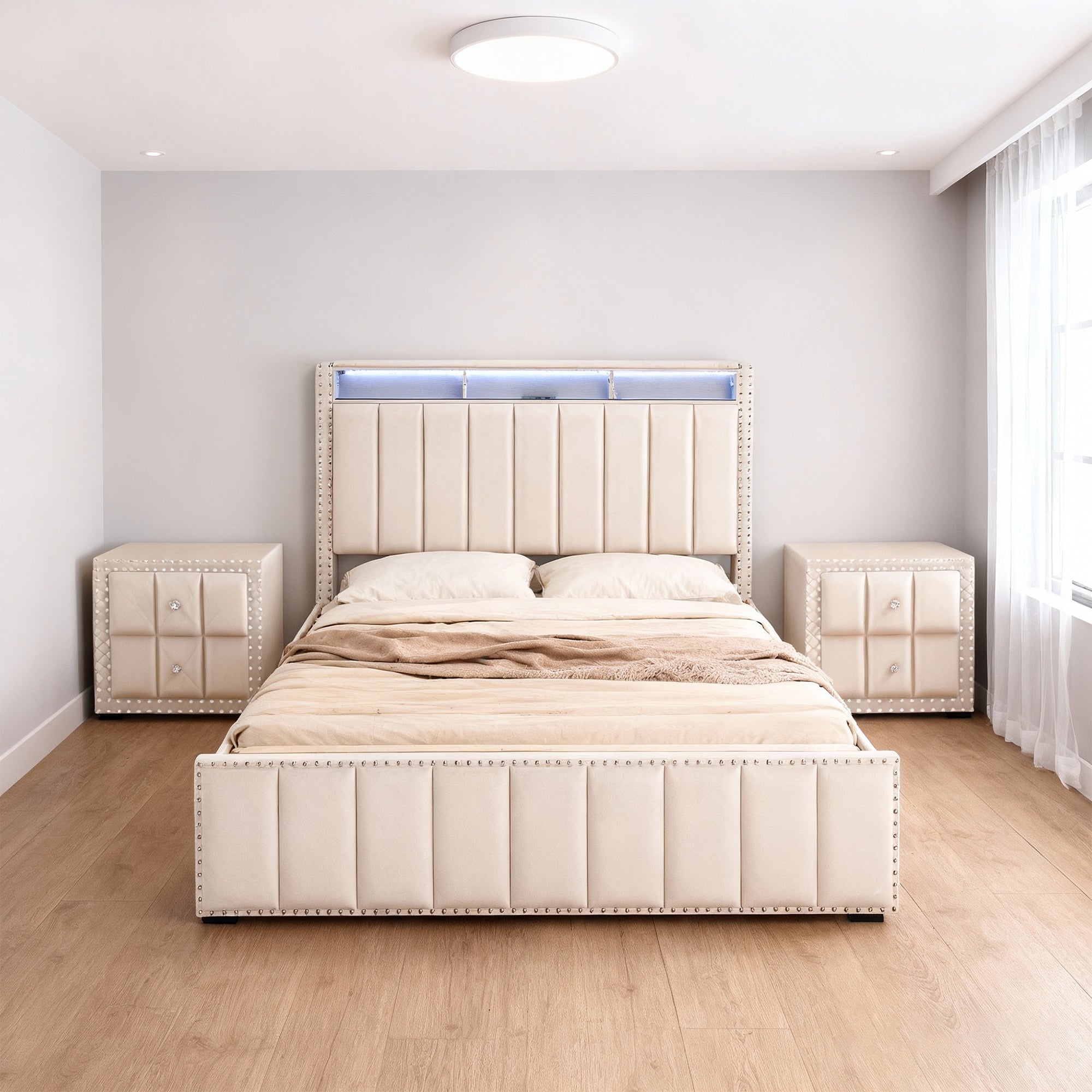 Cama de plataforma beige con elegante diseño capitoné, mueble de dormitorio duradero con soporte de listones de madera, sin necesidad de somier.