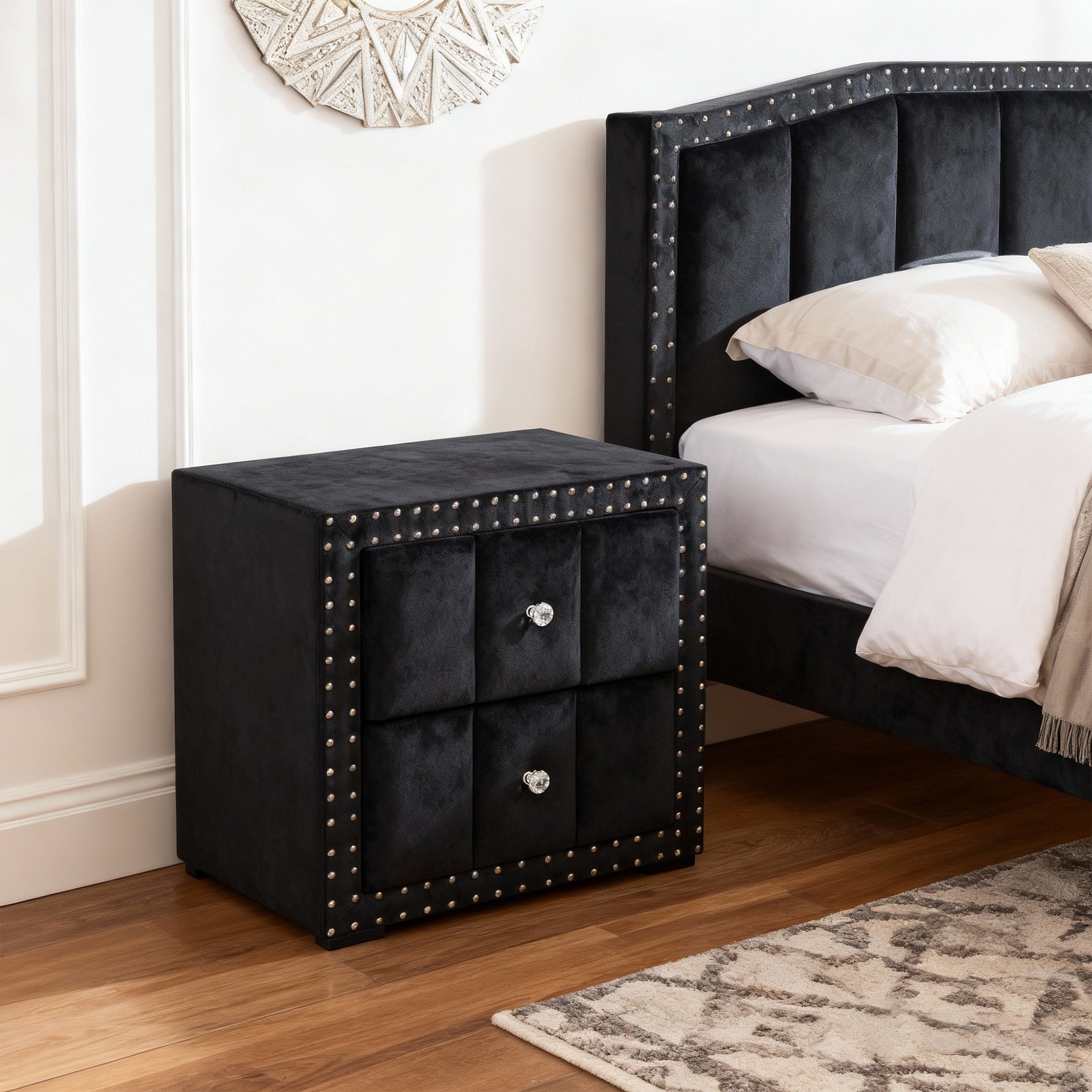 Cama de plataforma beige con elegante diseño capitoné, mueble de dormitorio duradero con soporte de listones de madera, sin necesidad de somier.