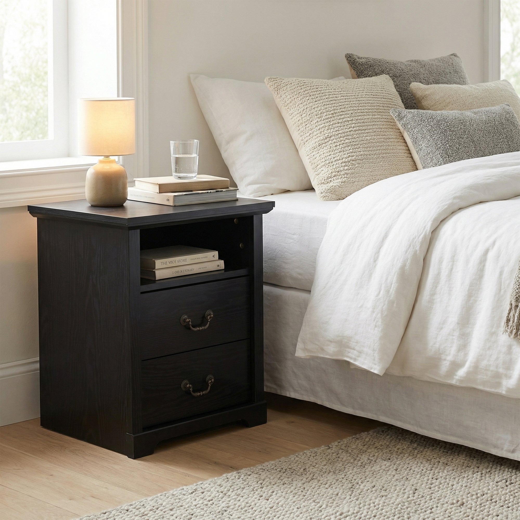 Mesa auxiliar de 40,6 cm en gris estilo granja con puerta estilo granero y estante abierto de Furniture of America