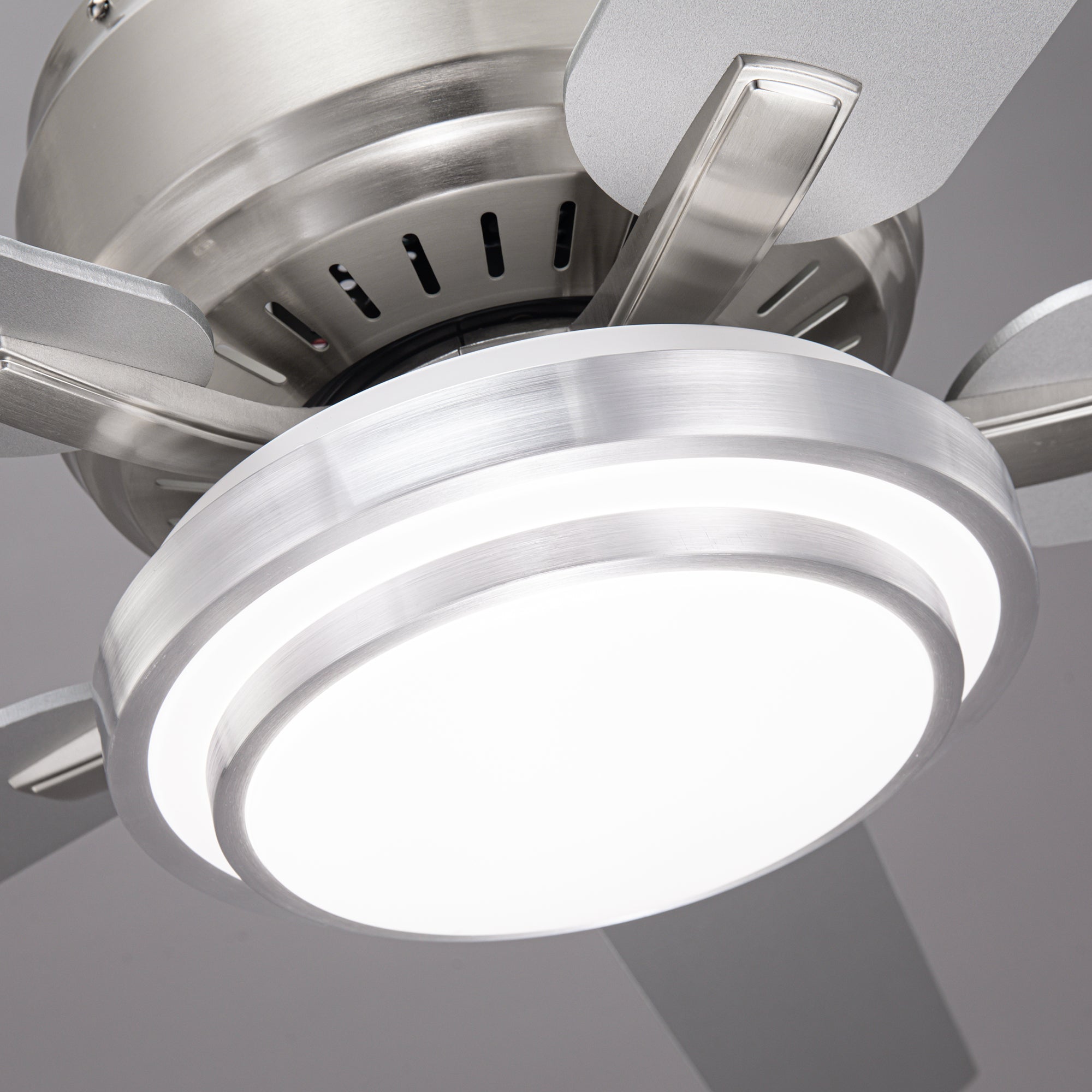 Vaczon de 52" con 5 aspas, luz LED y control remoto