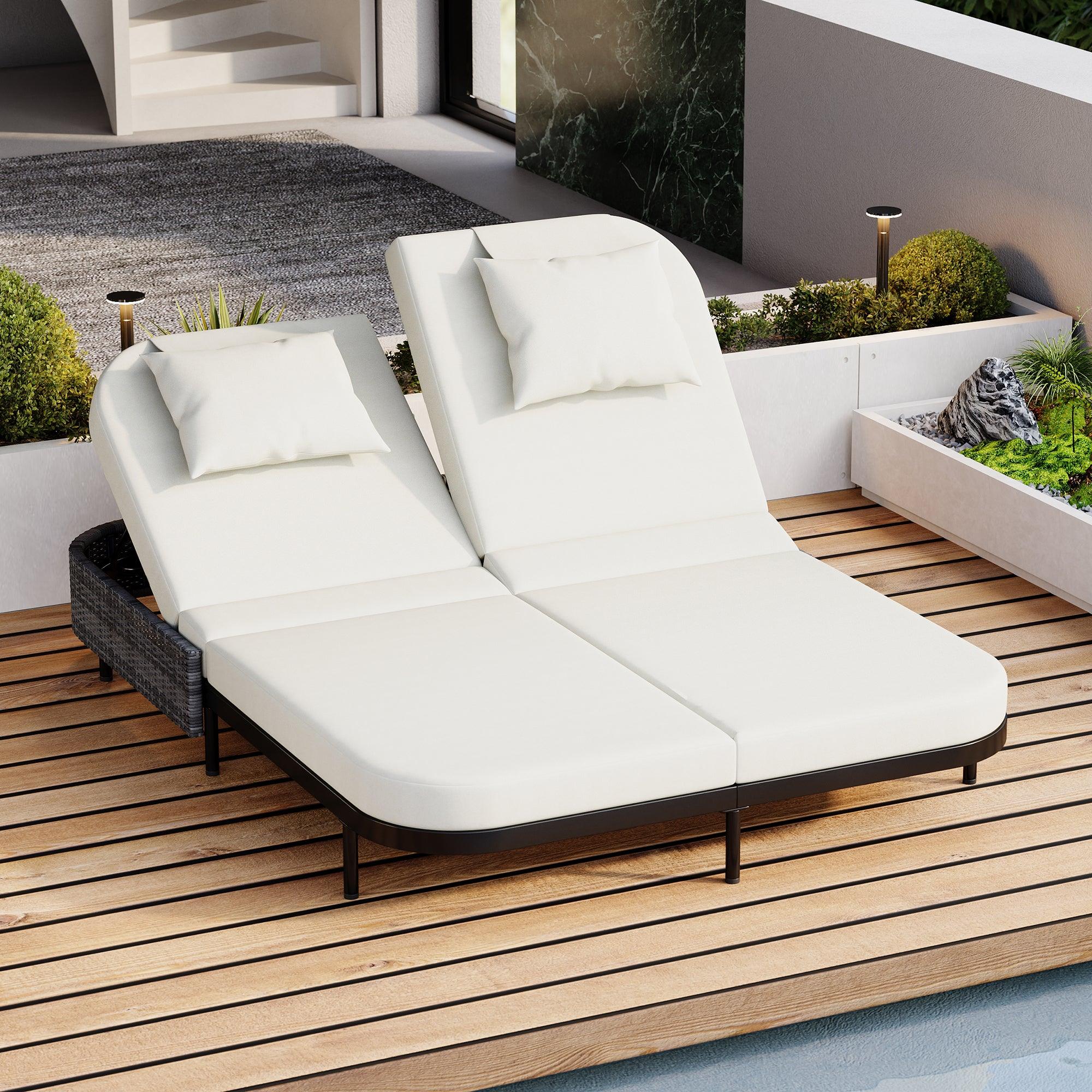 Tumbona de exterior de ratán con respaldo ajustable en 5 posiciones y cojines y almohadas extraíbles para jardín, patio y piscina.