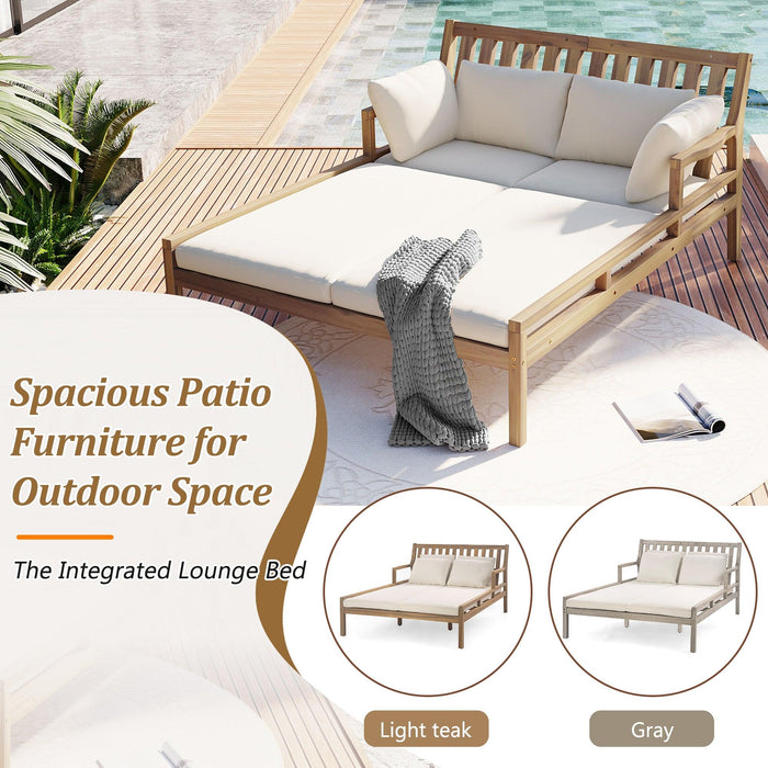 Cama de día para exterior, cama de día para patio con cuatro almohadas, cama de madera para exterior con reposabrazos curvos para piscina, patio y jardín.