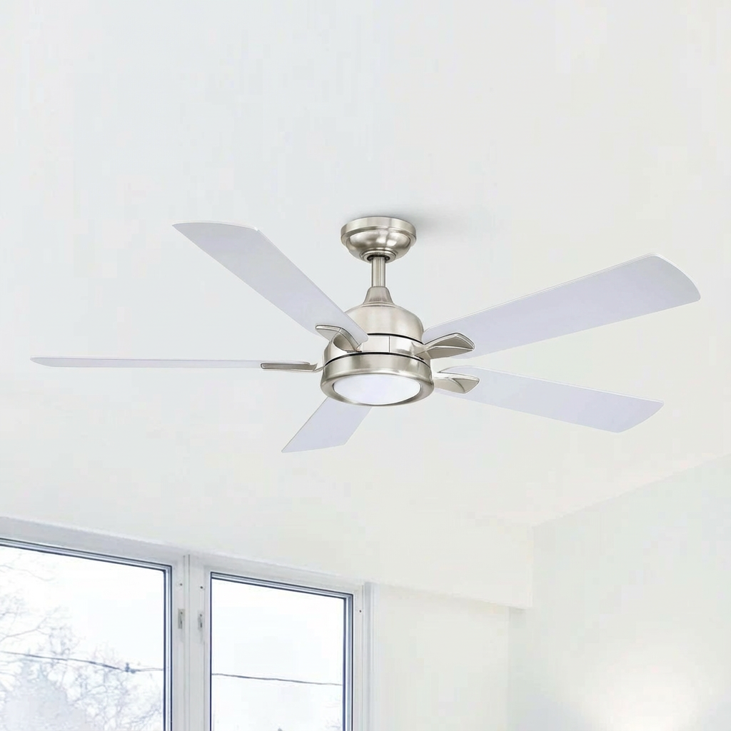 Ventilador de techo reversible Tata Nagar de 52" con montaje en varilla, níquel cepillado industrial, iluminación y control remoto.