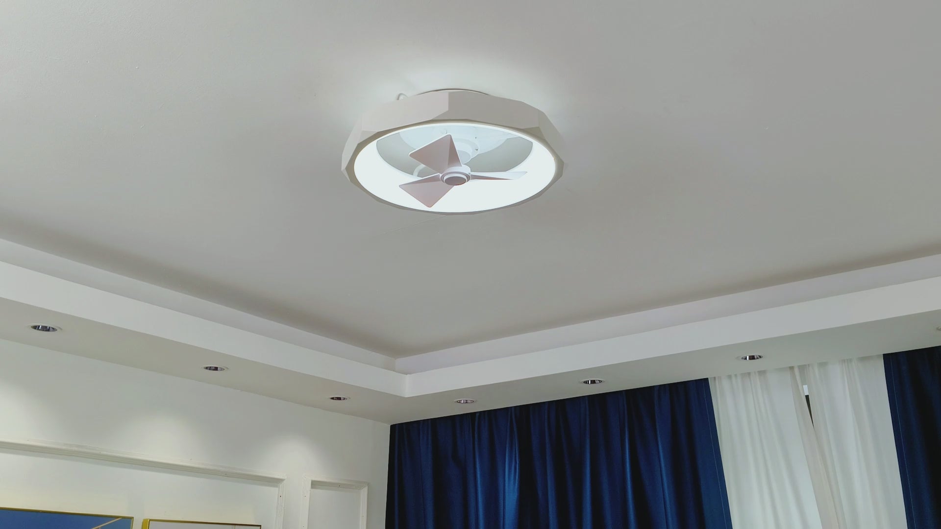 Ventilador de techo reversible empotrado Britton de 19